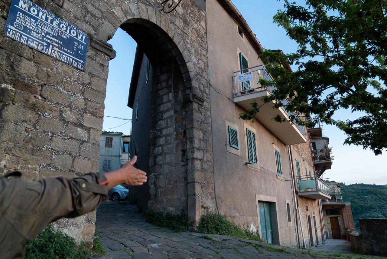 Casa Angolo Cantina Nel Castello Montegiovi Ngoại thất bức ảnh