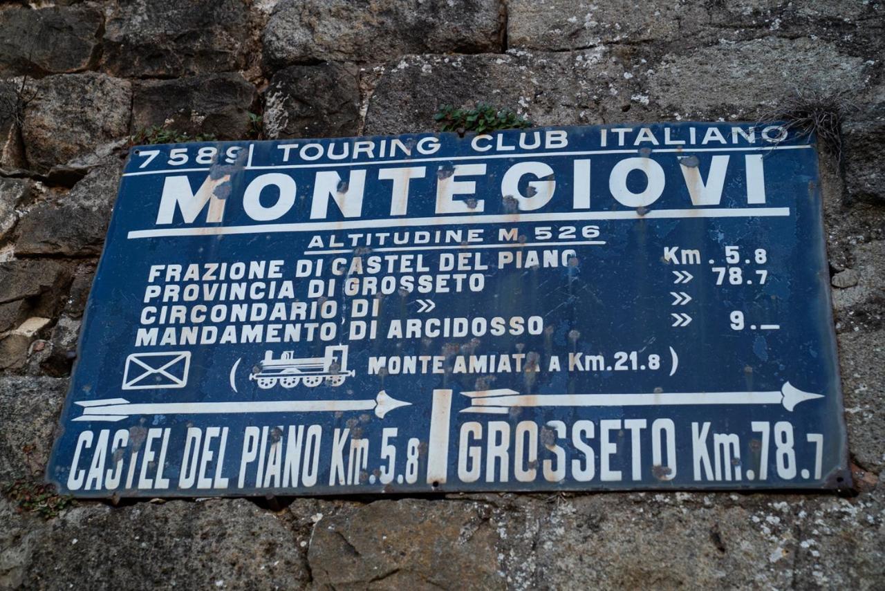 Casa Angolo Cantina Nel Castello Montegiovi Ngoại thất bức ảnh
