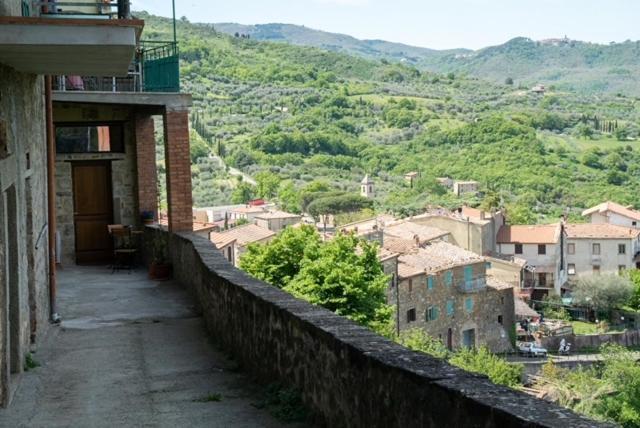 Casa Angolo Cantina Nel Castello Montegiovi Ngoại thất bức ảnh